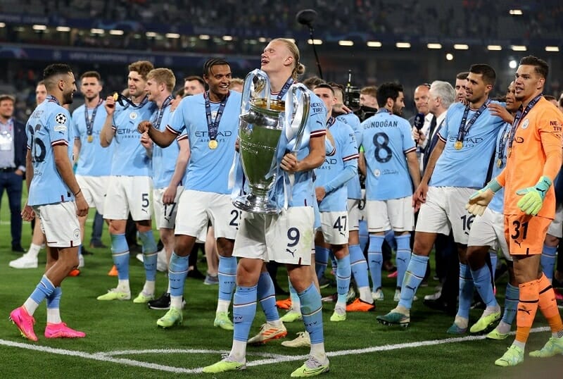 Man City nhận thưởng gần 300 triệu bảng nhờ cú ăn ba.