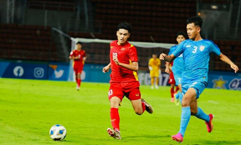 U17 Việt Nam buộc phải chủ động tấn công ở lượt cuối (Ảnh: AFC)