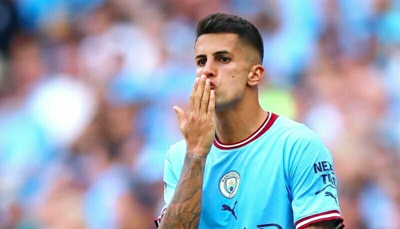 Cancelo hết cửa ở lại Etihad