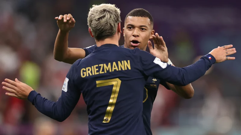 Griezmann vẫn rất ủng hộ Mbappe