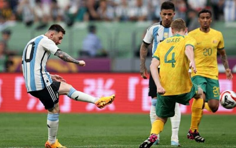 Messi ghi bàn mở tỷ số cho Argentina trong trận giao hữu gặp tuyển Úc