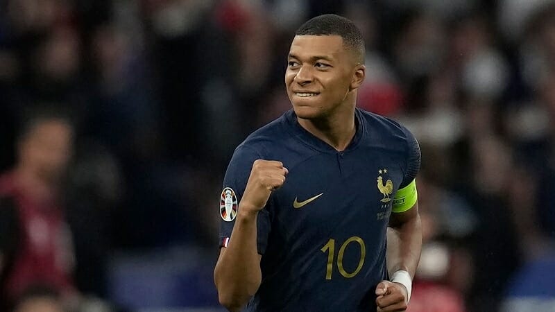 Mbappe thừa nhận bản thân xứng đáng có QBV