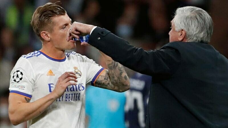 Ancelotti tiến gần đến việc biến Kroos thành Pirlo 2.0