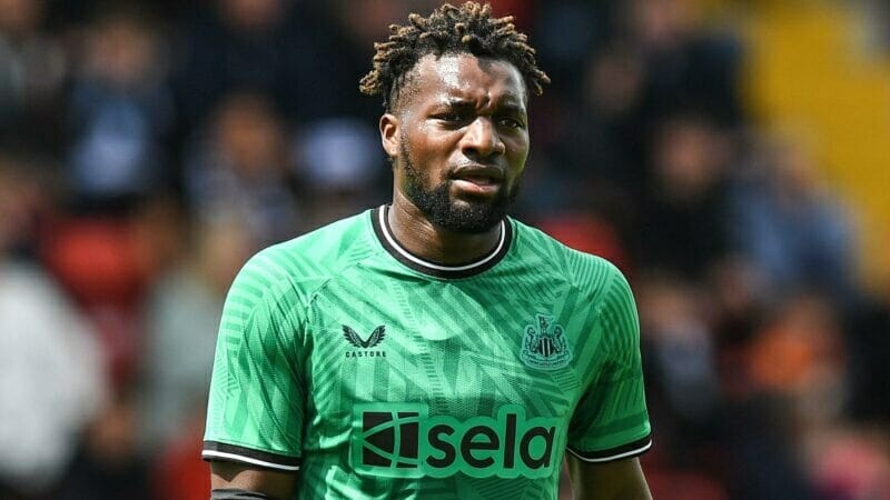 Saint-Maximin gia nhập đội bóng cùng chủ với Newcastle bằng hợp đồng khoảng 30 triệu bảng