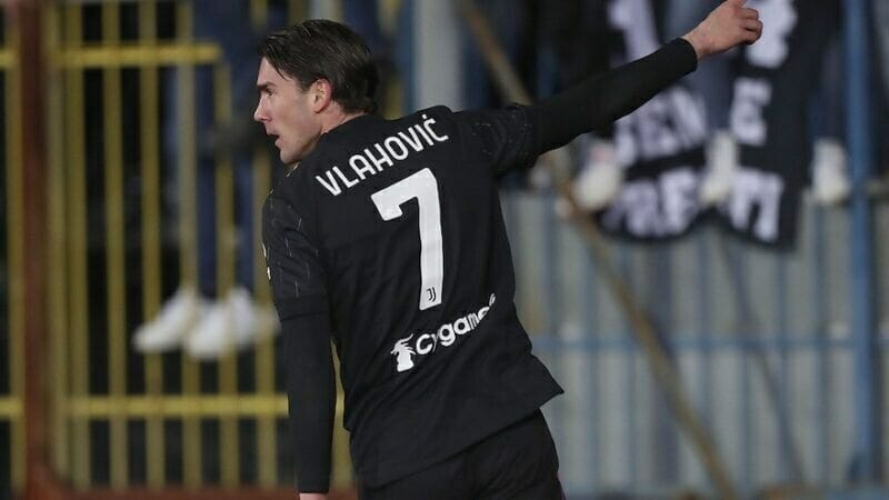 Vlahovic được Juve rao bán