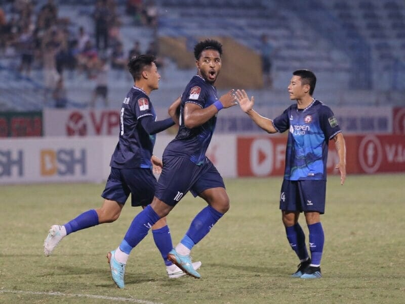 Đây là bàn thắng thứ 7 của Rafaelson trong 3 lần gần nhất gặp Hà Nội tại V-League (Ảnh: Vietnamnet)