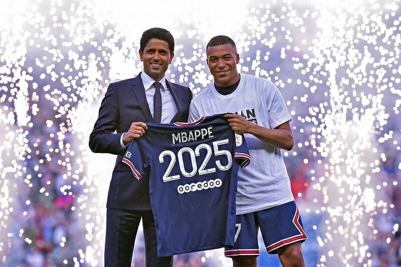 Kylian Mbappe đã ký gia hạn với PSG vào năm ngoái.