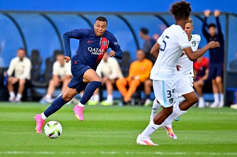 Kylian Mbappe đang là tâm điểm của báo chí truyền thông những ngày gần đây.