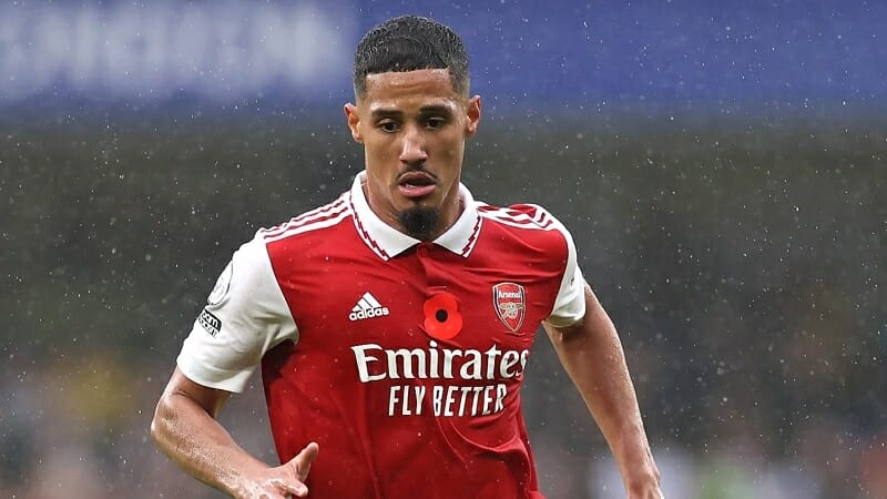 Saliba chấn thương khiến Arsenal không thể vô địch mùa trước