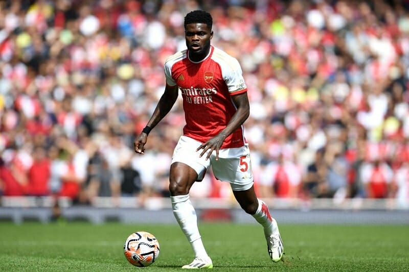 Thomas Partey đá hậu vệ phải tại Arsenal: Tưởng không hay mà…hay không tưởng