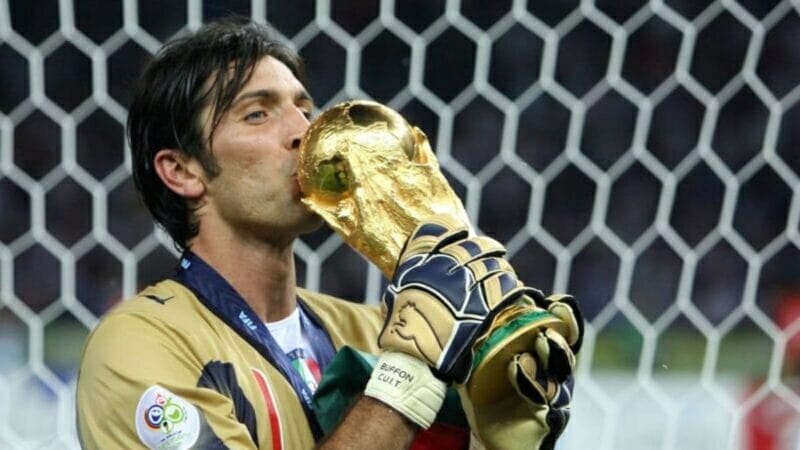 Huyền thoại Buffon giải nghệ ở tuổi 45