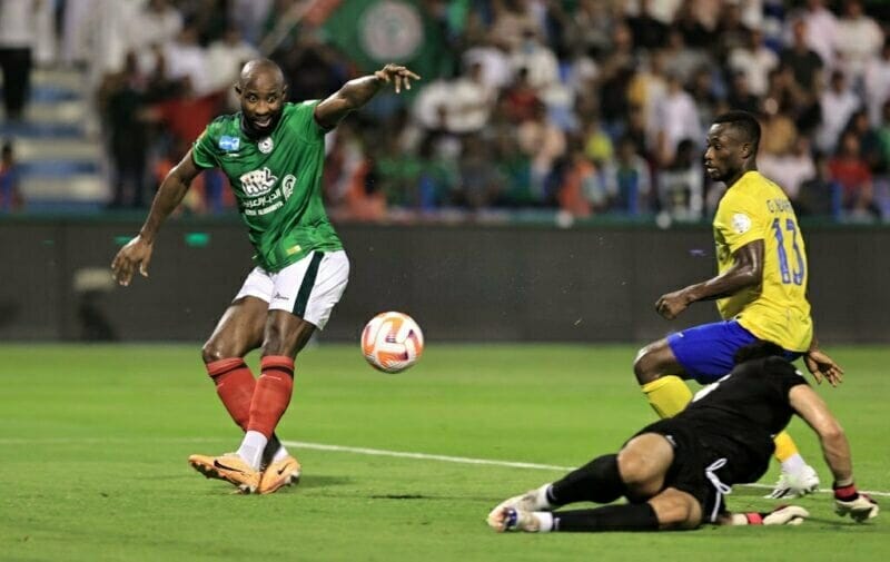 Dembele có mặt đúng chỗ để ghi bàn thắng thứ 2 trận này cho Al Ettifaq