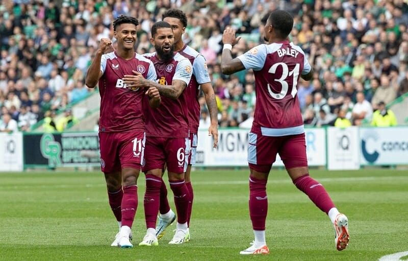 Aston Villa thể hiện trình độ vượt trội so với Hibernian.