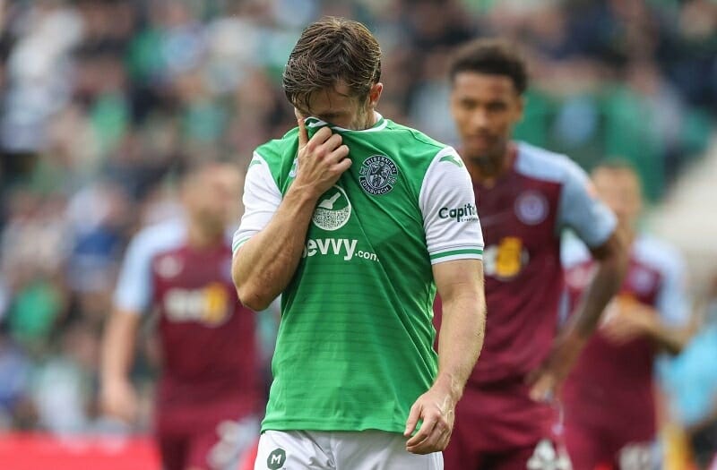 Hibernian hoàn toàn bất lực trước sức mạnh của Aston Villa.