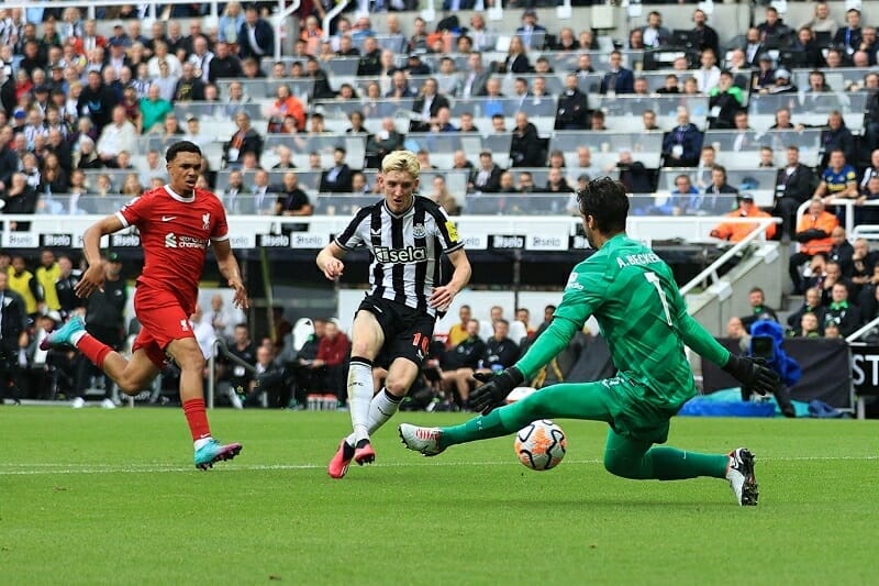 Anthony Gordon là người mở tỷ số cho Newcastle.