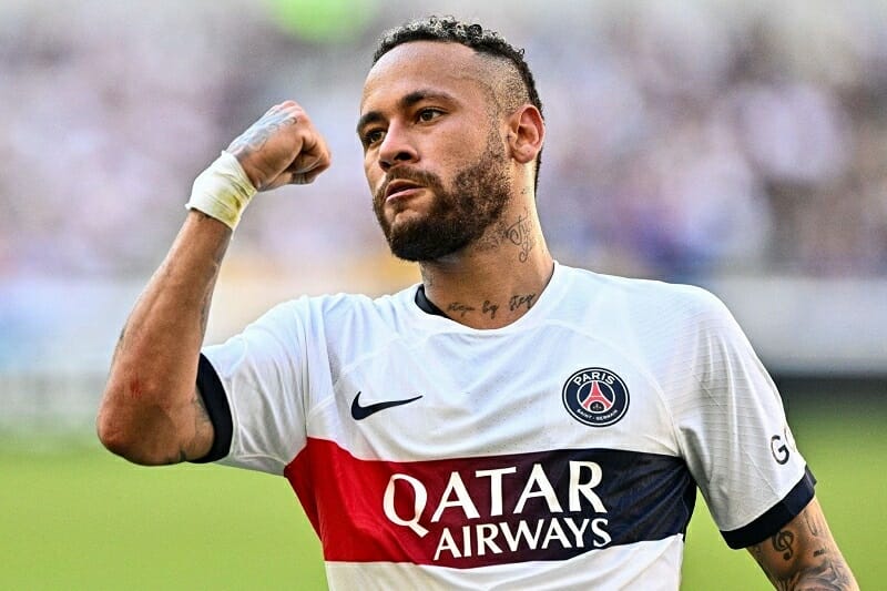 Neymar muốn quay về Barca.