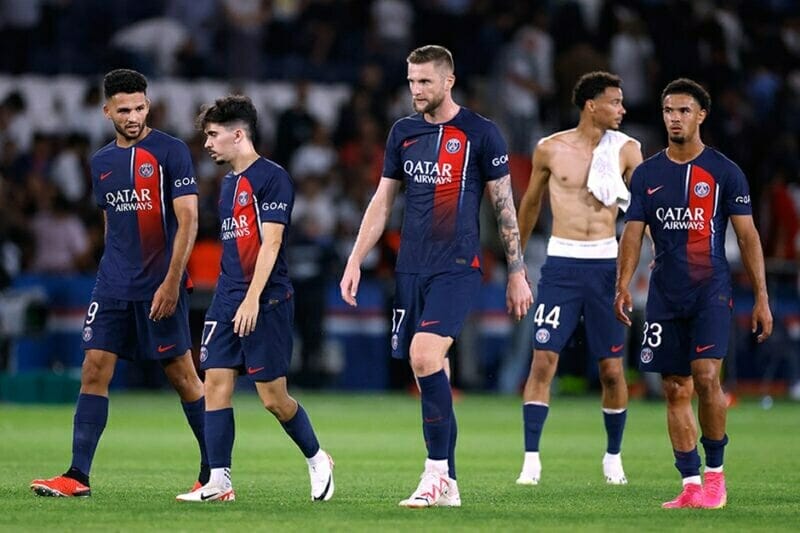 PSG gây thất vọng ngày ra quân 