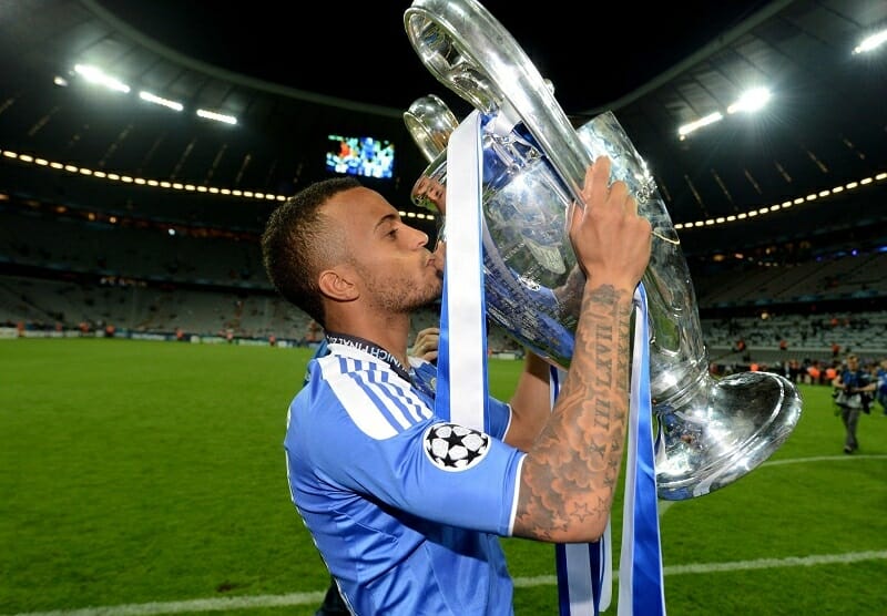 Ryan Bertrand từng vô địch Champions League cùng Chelsea.