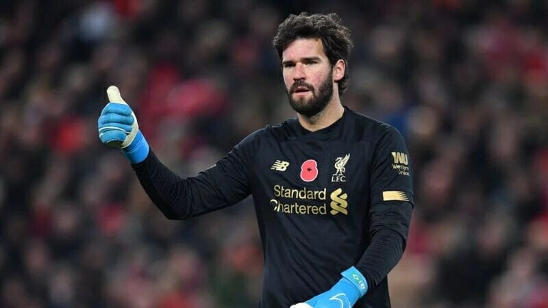 Alisson: 'Đừng nhét chữ chúng tôi nữa'