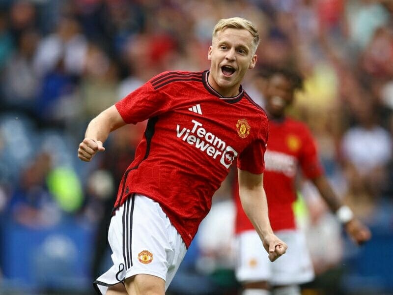 Donny van de Beek, Man United