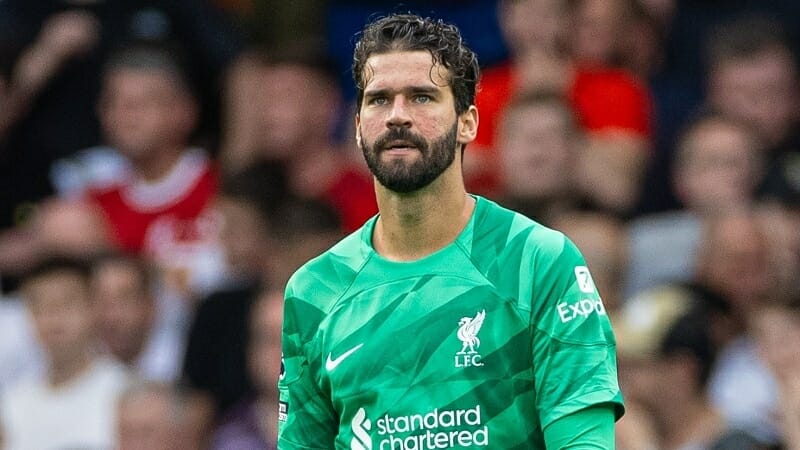 Liverpool quyết không bán Alisson Becker