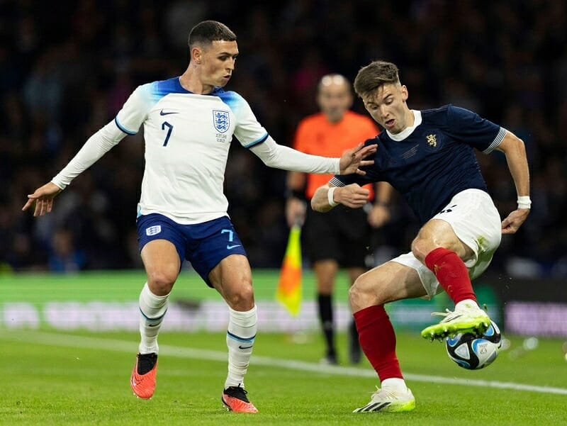 Phil Foden có màn trình diễn tốt trước ĐT Scotland.