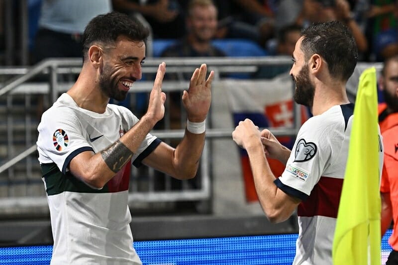 Bruno Fernandes giúp ĐT Bồ Đào Nha giành trọn 3 điểm trước Slovakia.