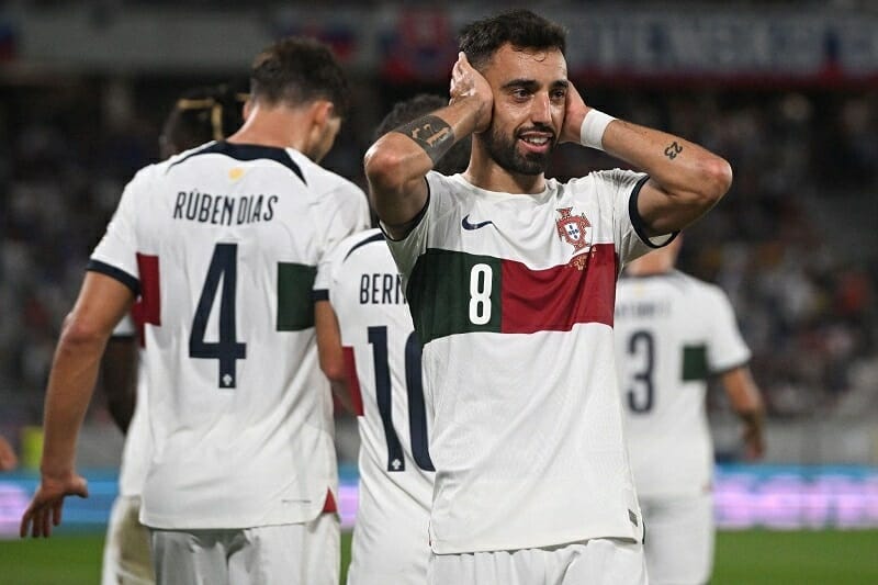 Bruno Fernandes khai thông thế bế tắc cho ĐT Bồ Đào Nha.