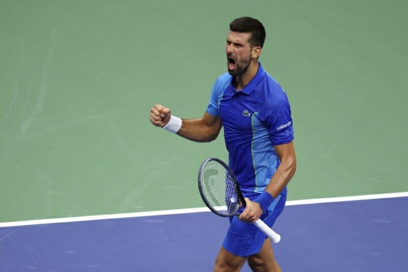 Djokovic vượt qua thời điểm khó khăn để thắng set 2