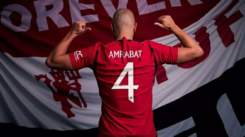 Sofyan Amrabat sẽ mặc áo số 4 tại Man United.