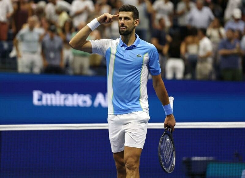 Novak Djokovic chứng tỏ bản lĩnh trước tay vợt kém mình 16 tuổi.