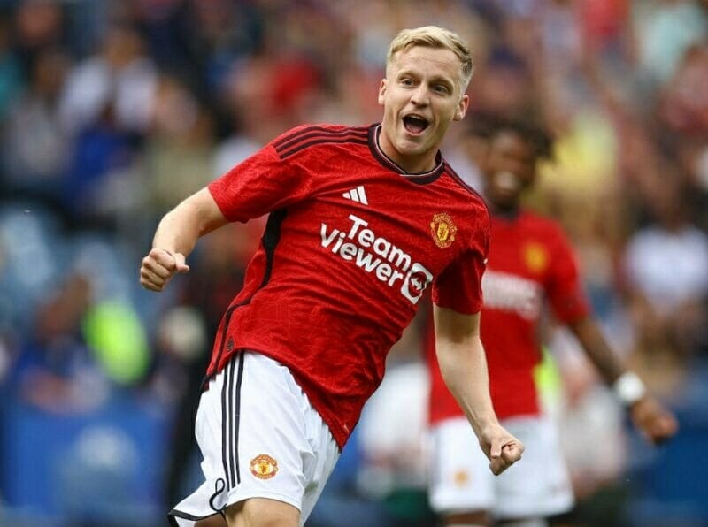 Donny van de Beek, Man United