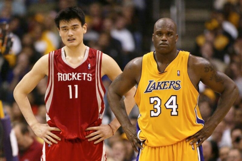 Shaq không còn khổng lồ khi đứng cạnh Yao Ming