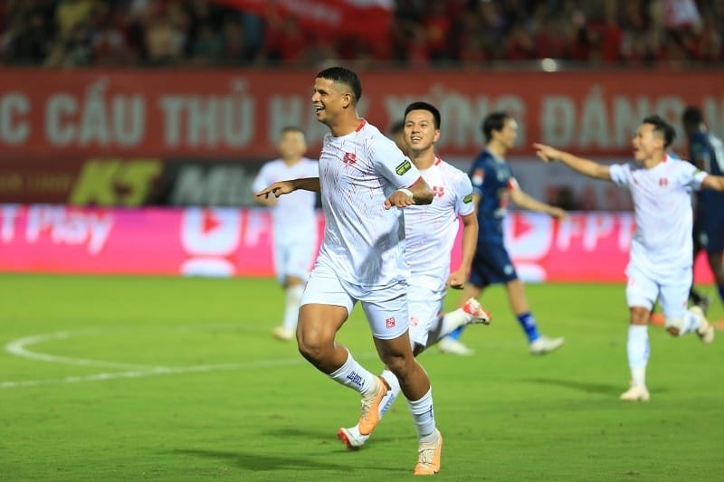 Lucao ghi bàn thắng đầu tiên của Hải Phòng tại V-League 2023/24 (Ảnh: Bongdaplus).