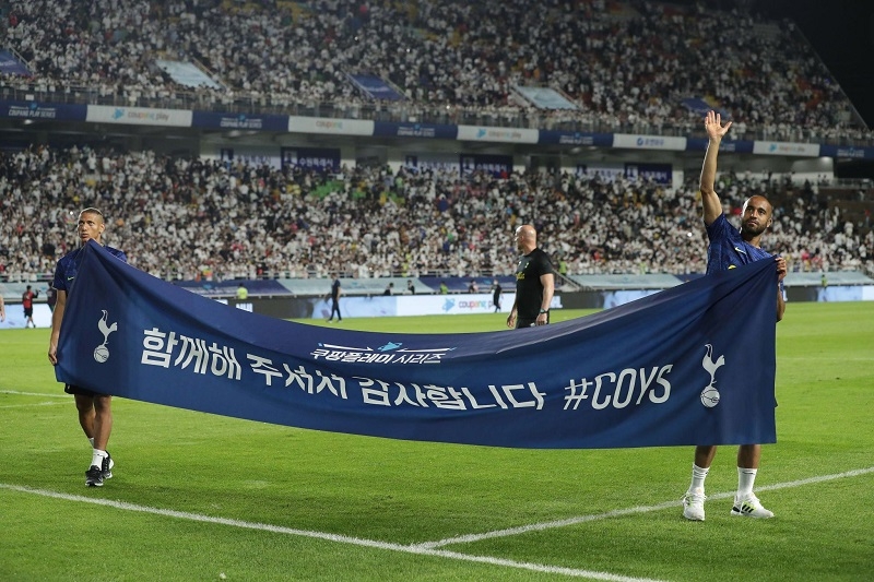 Sân Suwon từng là nơi tổ chức trận giao hữu giữa Tottenham và Sevilla (Ảnh: Getty).