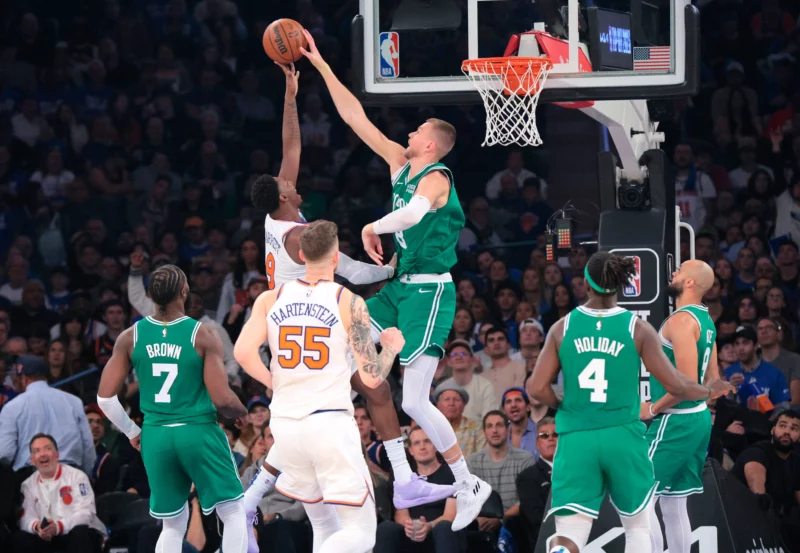 Kristaps Porzingis công thủ toàn diện trong ngày đối đầu đội bóng cũ