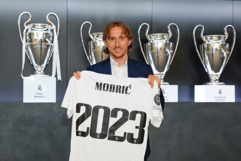 Modric còn hợp đồng với Real Madrid đến hết mùa