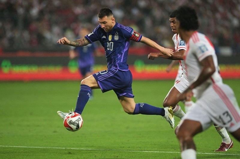 Kết quả bóng đá Peru vs Argentina: Lionel Messi thăng hoa với cú đúp