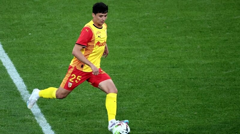 Abdukodir Khusanov là tài năng trẻ đang thi đấu tại Ligue 1 (Ảnh: La Voix du Nord).