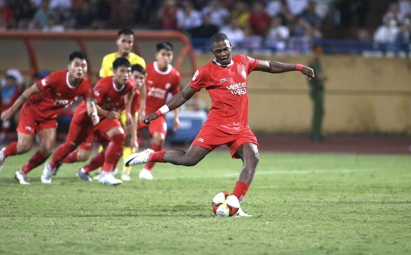 Thanh Hóa để Viettel gỡ hòa ở phút bù giờ cuối cùng (Ảnh: V.League).