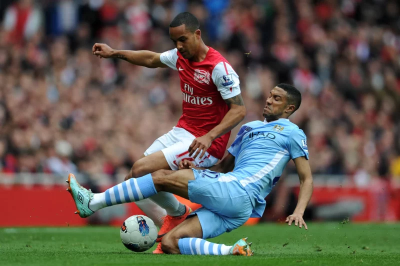 Clichy từng chơi cho cả Arsenal và Man City