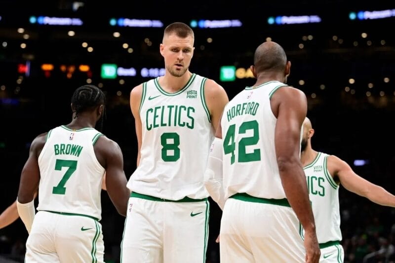 Celtics mạnh cả công lẫn thủ