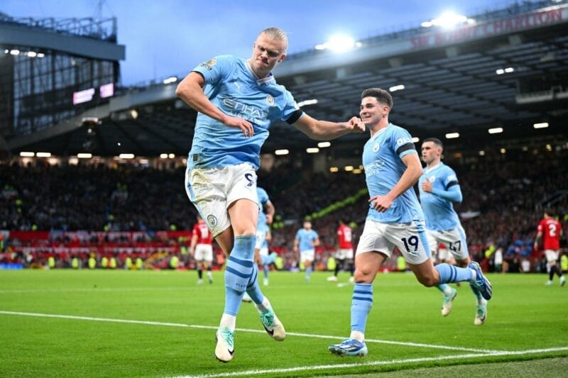 Erling Haaland tỏa sáng rực rỡ trong trận derby Manchester.