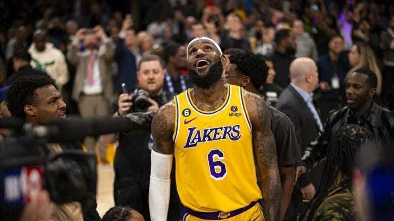 Liệu LeBron James có thể chạm tay vào cột mốc 40,000 điểm ở mùa giải năm nay?