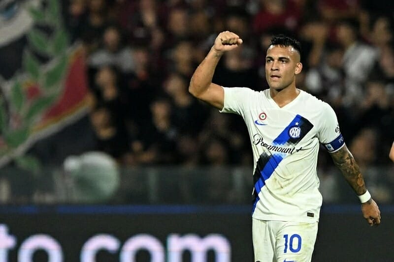 Lautaro Martinez vừa tỏa sáng rực rỡ