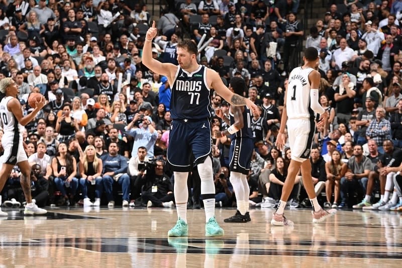 Doncic có cho mình triple-double ở trận đấu đầu tiền của Mavs mùa giải mới