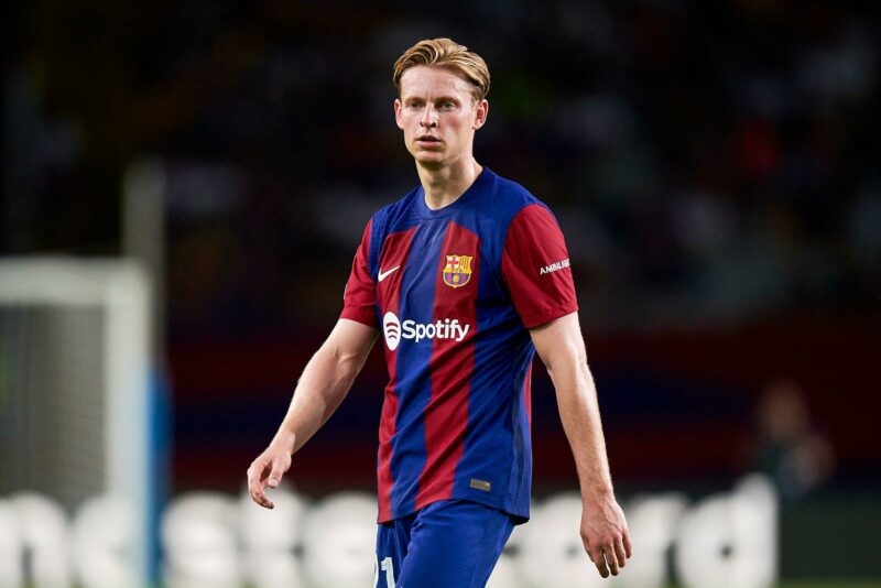 Barcelona muốn giữ chân Frenkie de Jong.