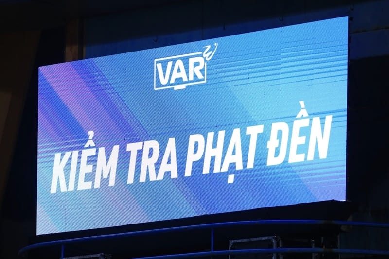 VAR xuất hiện trong trận Viettel - Thanh Hóa.