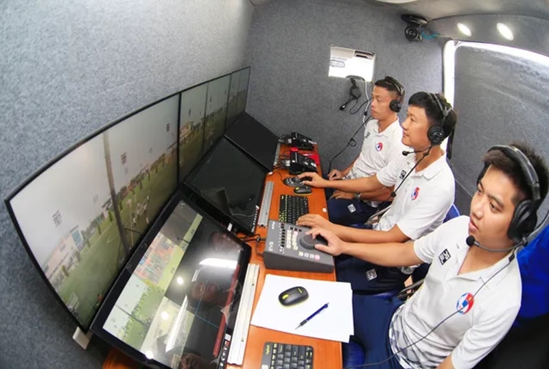 VAR được áp dụng cho 4 trận mở màn V-League 2023/24. Ảnh: Bongda24h.