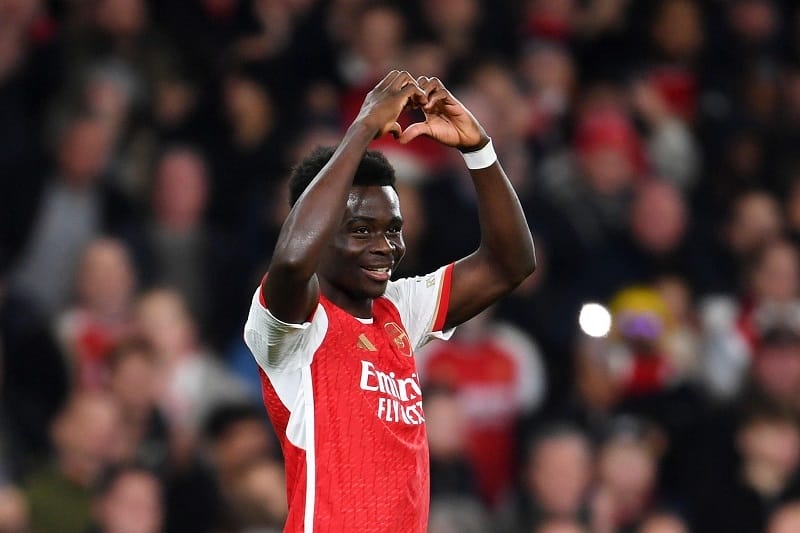 Bukayo Saka nhân đôi cách biệt cho Arsenal.